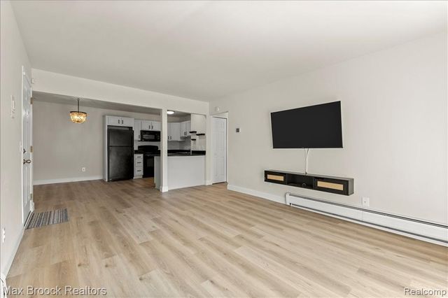 2425 Torquay Avenue 101, Royal Oak, MI 48073