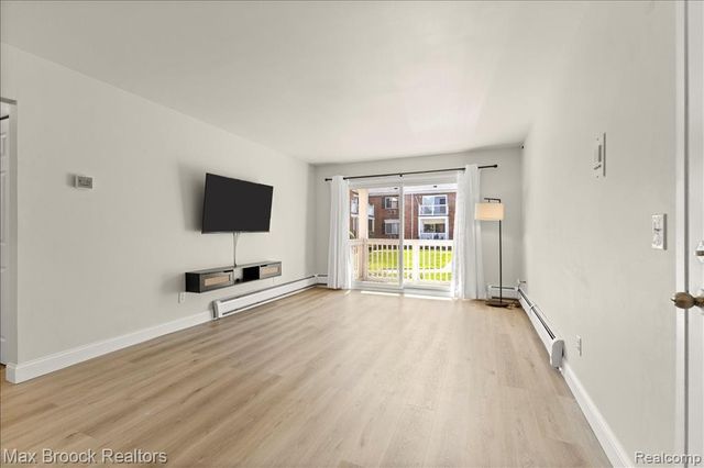 2425 Torquay Avenue 101, Royal Oak, MI 48073