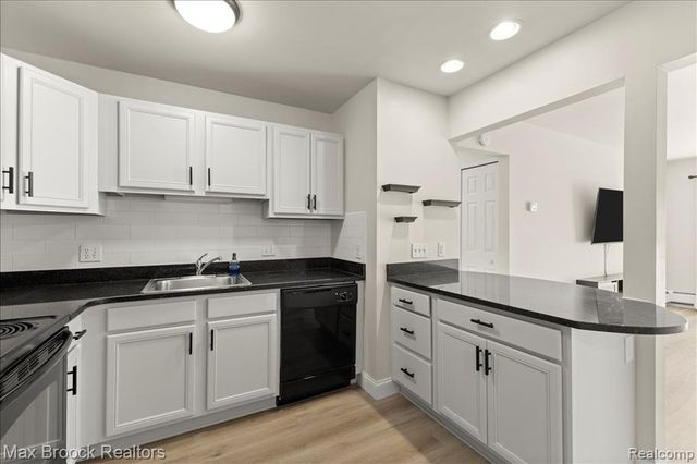 2425 Torquay Avenue 101, Royal Oak, MI 48073