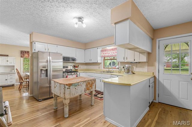 17305 Riverside Road, Crocker, MO 65452