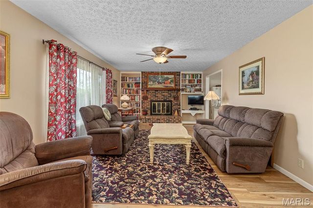 17305 Riverside Road, Crocker, MO 65452