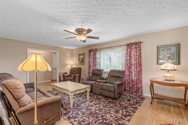 17305 Riverside Road, Crocker, MO 65452