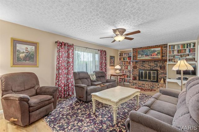 17305 Riverside Road, Crocker, MO 65452