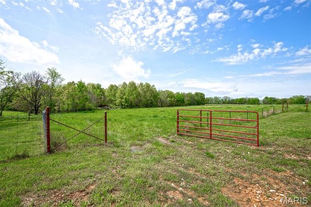 17305 Riverside Road, Crocker, MO 65452