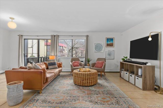 7 Granada Crescent 6, White Plains, NY 10603