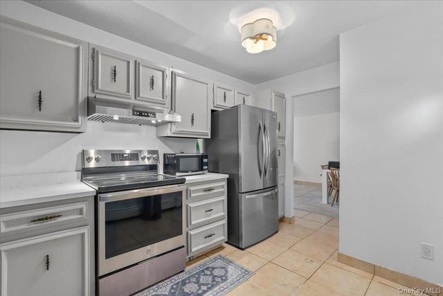 7 Granada Crescent 6, White Plains, NY 10603