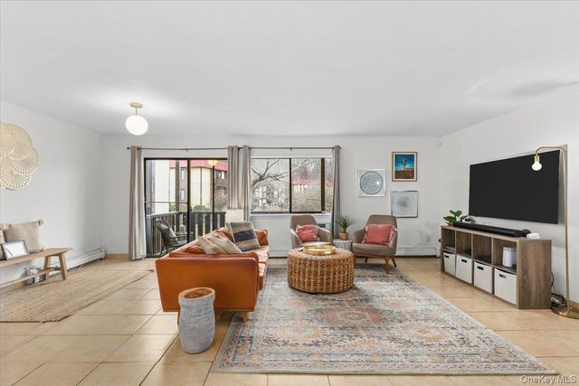 7 Granada Crescent 6, White Plains, NY 10603