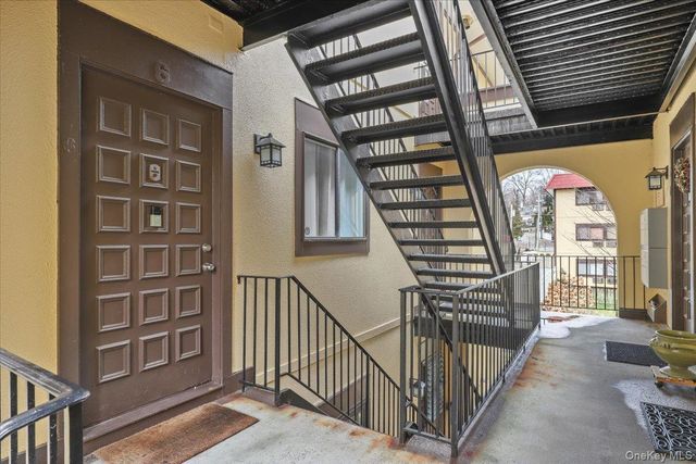 7 Granada Crescent 6, White Plains, NY 10603