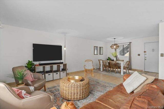 7 Granada Crescent 6, White Plains, NY 10603