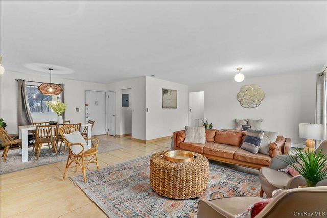 7 Granada Crescent 6, White Plains, NY 10603