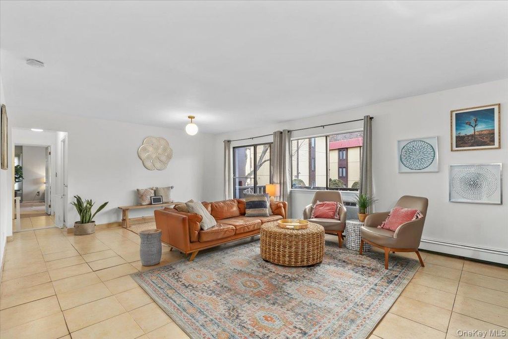 7 Granada Crescent 6, White Plains, NY 10603