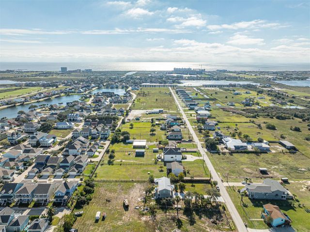 2118 103rd Street, Galveston, TX 77554
