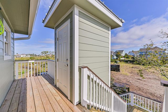 2118 103rd Street, Galveston, TX 77554