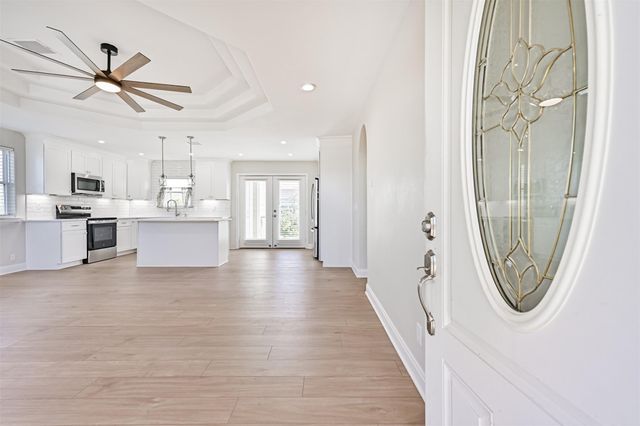 2118 103rd Street, Galveston, TX 77554