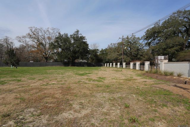 120 Dutch Manor Dr, Baton Rouge, LA 70810