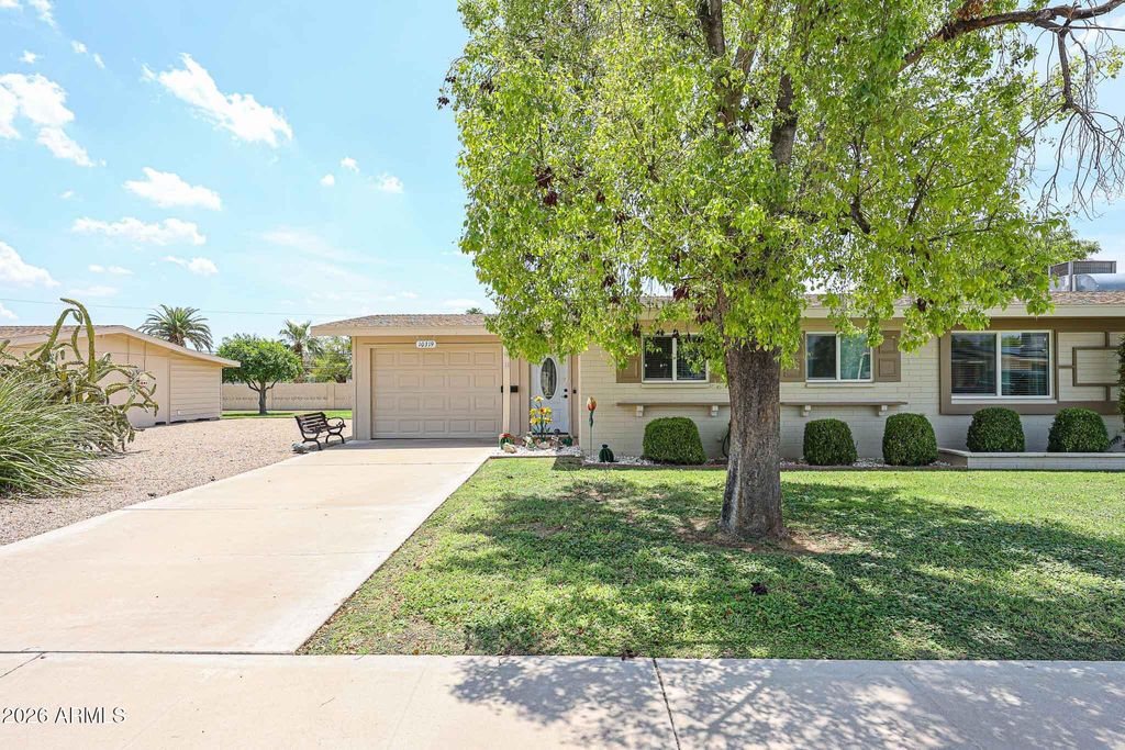 10319 W CLAIR Drive, Sun City, AZ 85351 — exterior