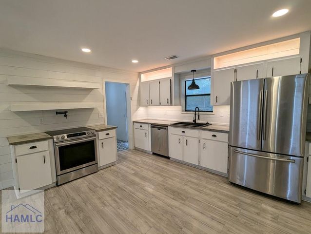 600 Thornwood Way, Hinesville, GA 31313