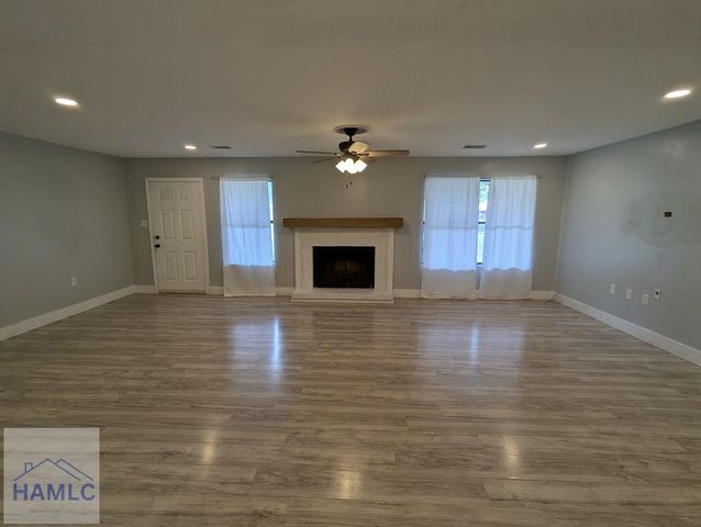 600 Thornwood Way, Hinesville, GA 31313