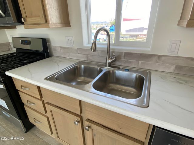 215 W VENICE Way, Paulden, AZ 86334