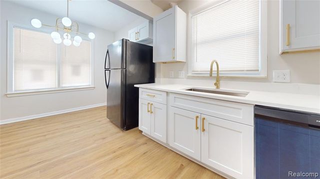 21456 Syracuse Avenue, Warren, MI 48091