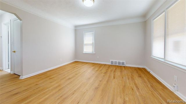 21456 Syracuse Avenue, Warren, MI 48091