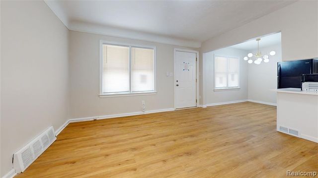 21456 Syracuse Avenue, Warren, MI 48091