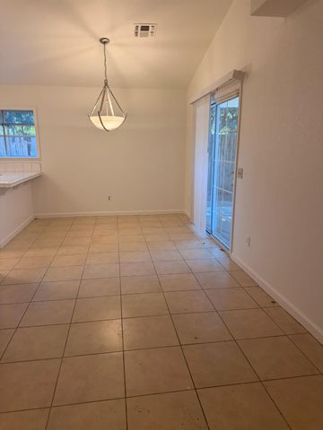 8252 Sunbird Way, Sacramento, CA 95823
