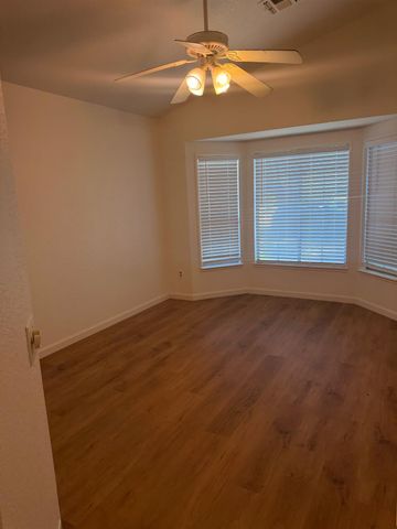 8252 Sunbird Way, Sacramento, CA 95823