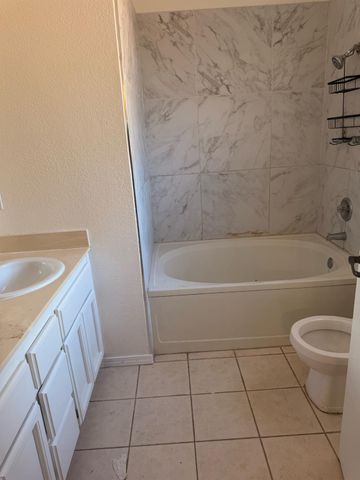 8252 Sunbird Way, Sacramento, CA 95823