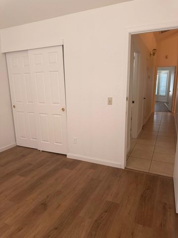 8252 Sunbird Way, Sacramento, CA 95823