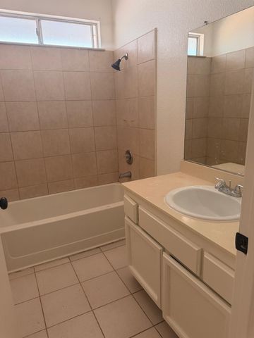 8252 Sunbird Way, Sacramento, CA 95823