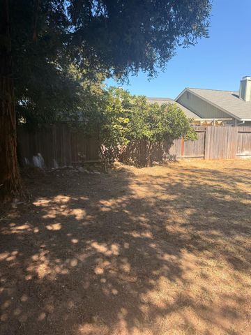 8252 Sunbird Way, Sacramento, CA 95823