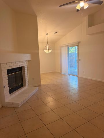 8252 Sunbird Way, Sacramento, CA 95823