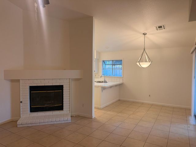 8252 Sunbird Way, Sacramento, CA 95823