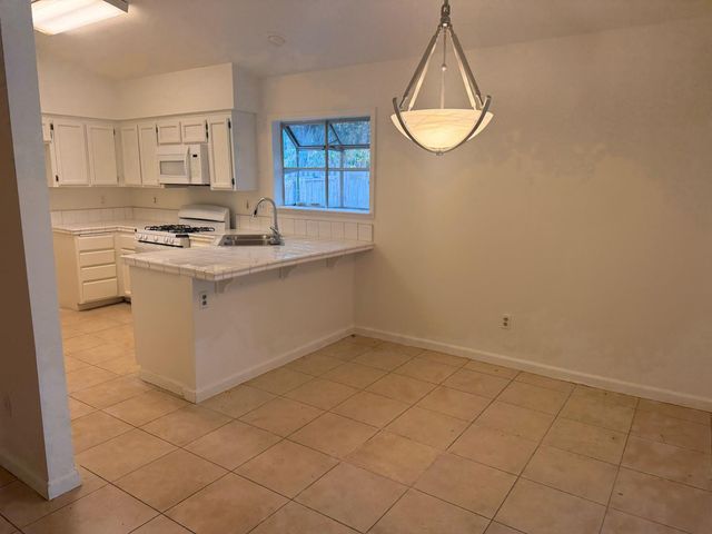 8252 Sunbird Way, Sacramento, CA 95823