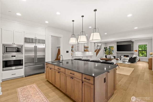 10668 SE 32nd Street, Bellevue, WA 98004