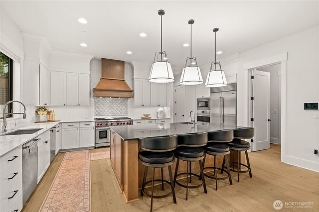 10668 SE 32nd Street, Bellevue, WA 98004
