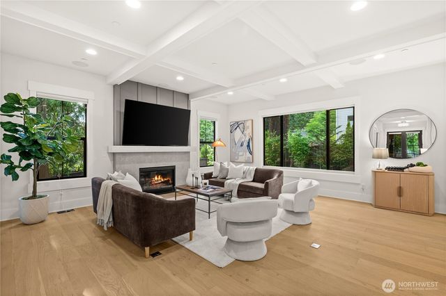 10668 SE 32nd Street, Bellevue, WA 98004