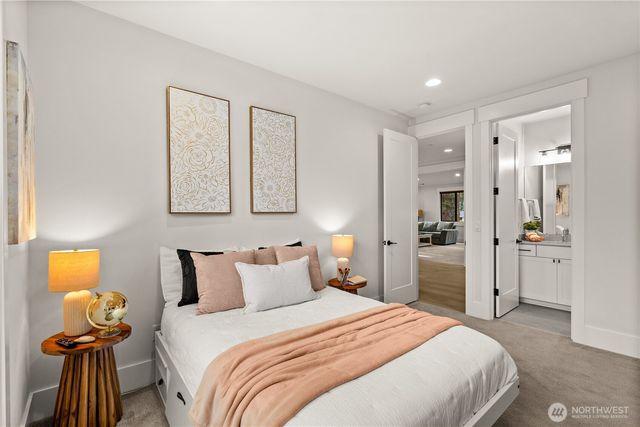 10668 SE 32nd Street, Bellevue, WA 98004