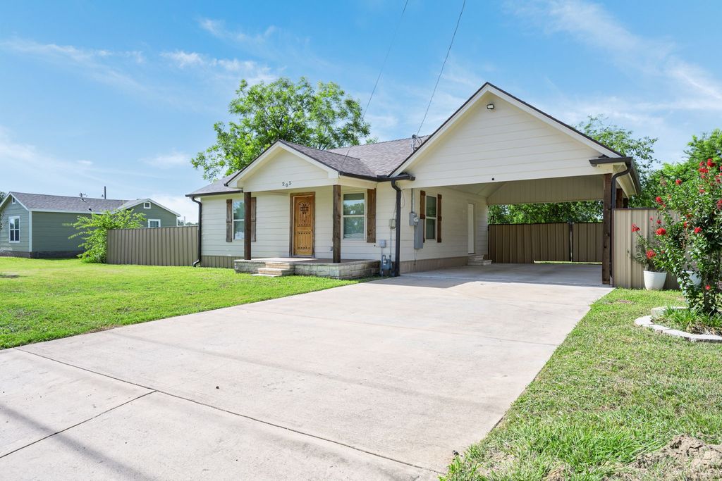 205 SW 11th Street, Mineral Wells, TX 76067