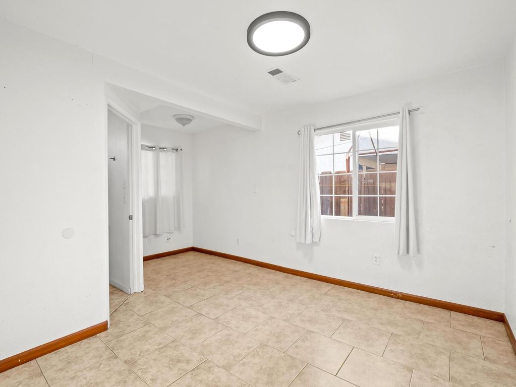 Image 12 of property listing at 8687 E Khan Street, Selma, CA 93662