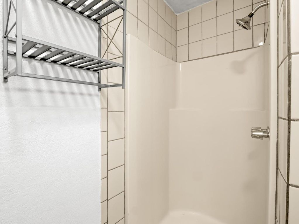Image 13 of property listing at 8687 E Khan Street, Selma, CA 93662