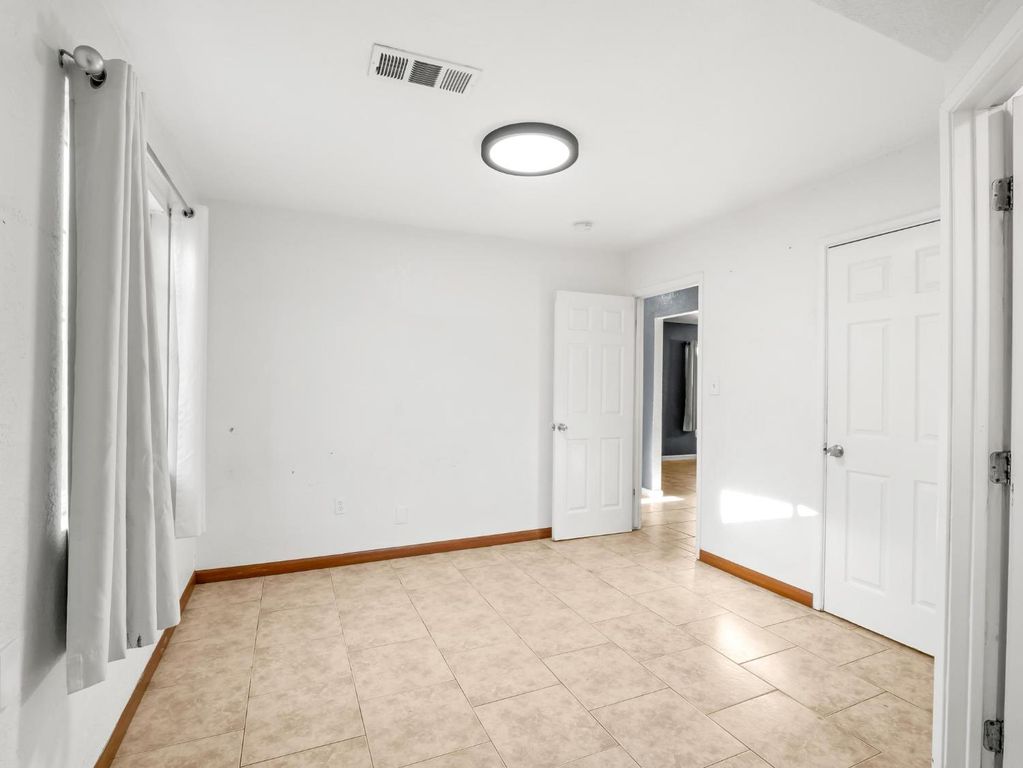 Image 16 of property listing at 8687 E Khan Street, Selma, CA 93662