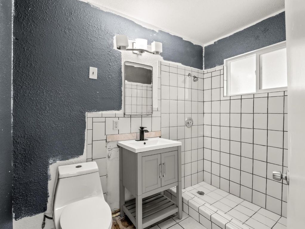 Image 17 of property listing at 8687 E Khan Street, Selma, CA 93662