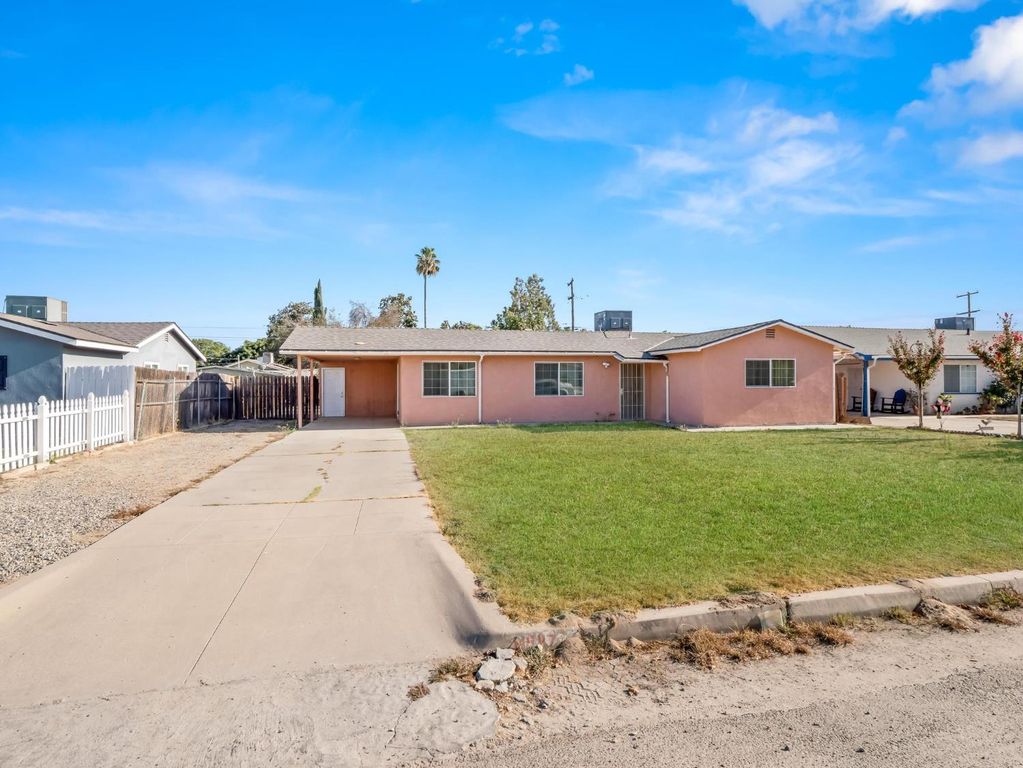 Image 2 of property listing at 8687 E Khan Street, Selma, CA 93662