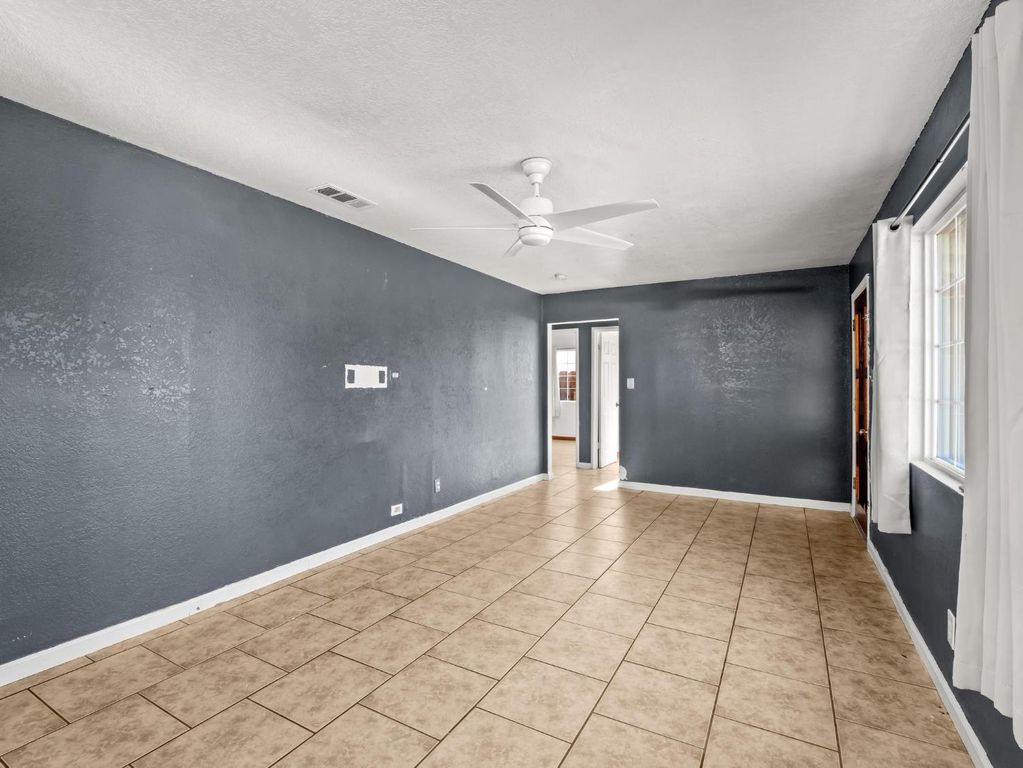Image 20 of property listing at 8687 E Khan Street, Selma, CA 93662