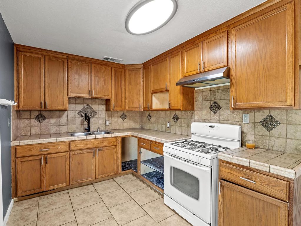 Image 24 of property listing at 8687 E Khan Street, Selma, CA 93662