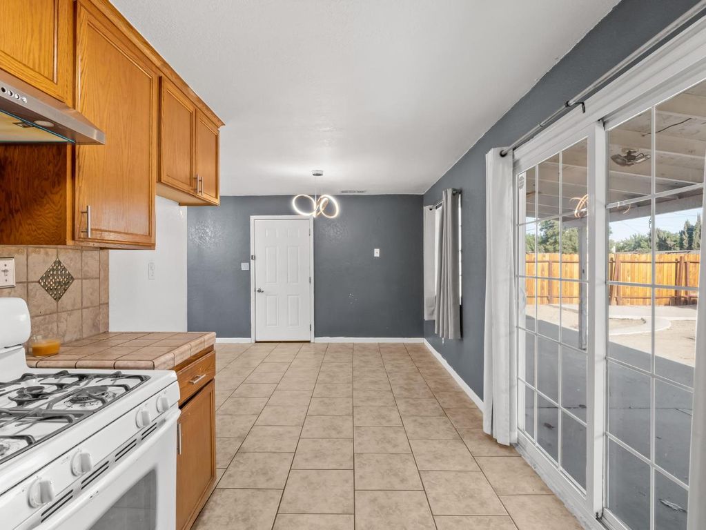 Image 25 of property listing at 8687 E Khan Street, Selma, CA 93662