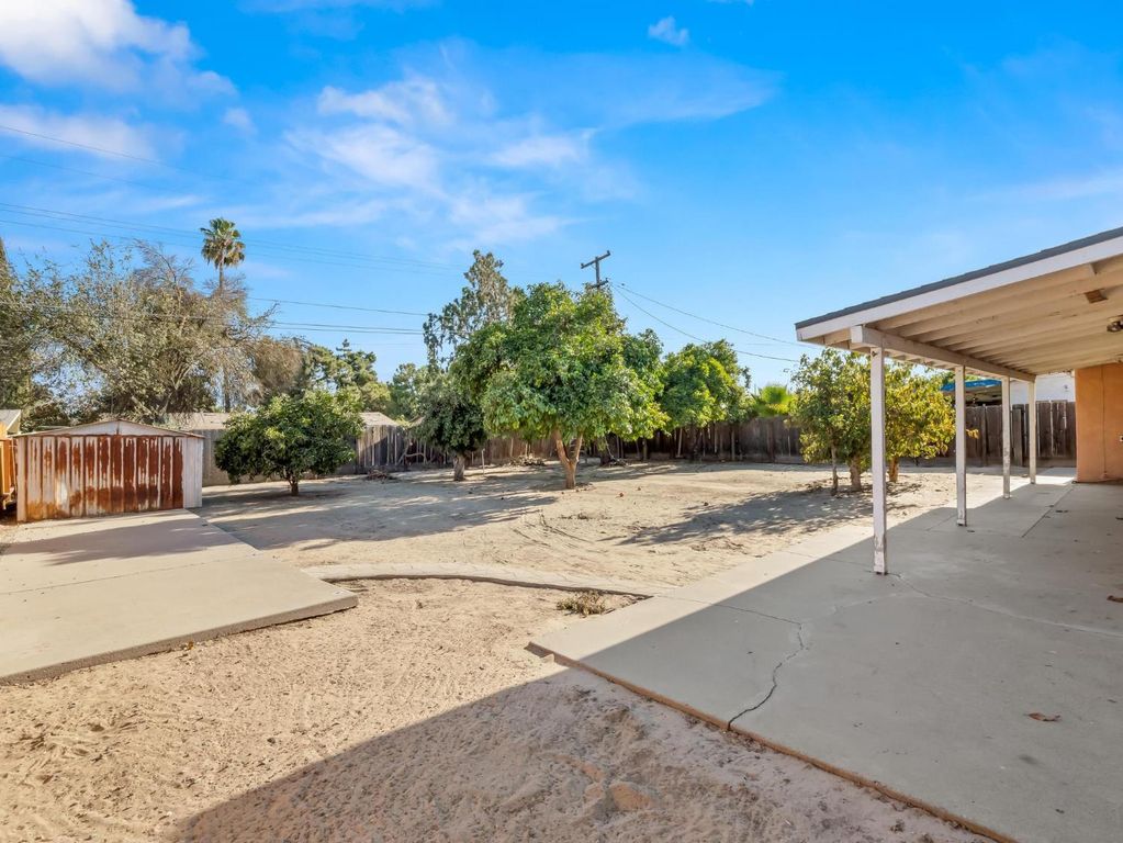 Image 3 of property listing at 8687 E Khan Street, Selma, CA 93662