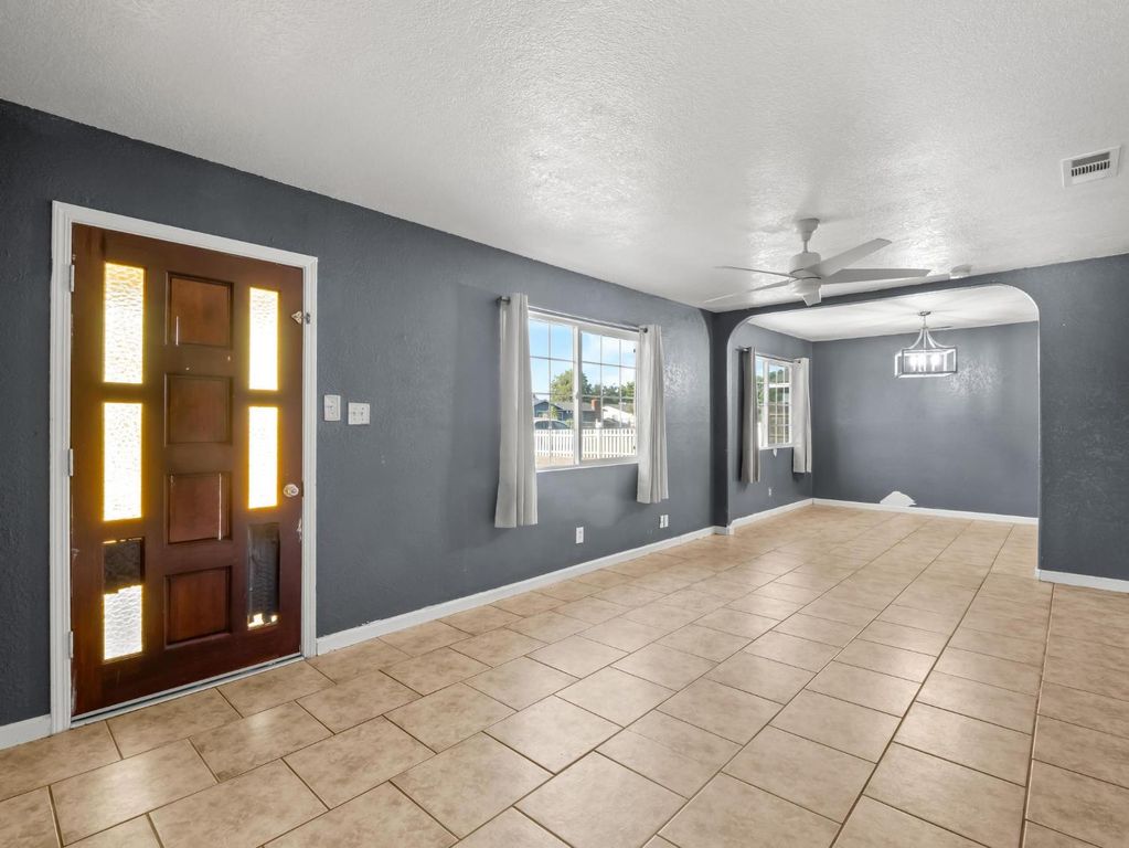 Image 7 of property listing at 8687 E Khan Street, Selma, CA 93662